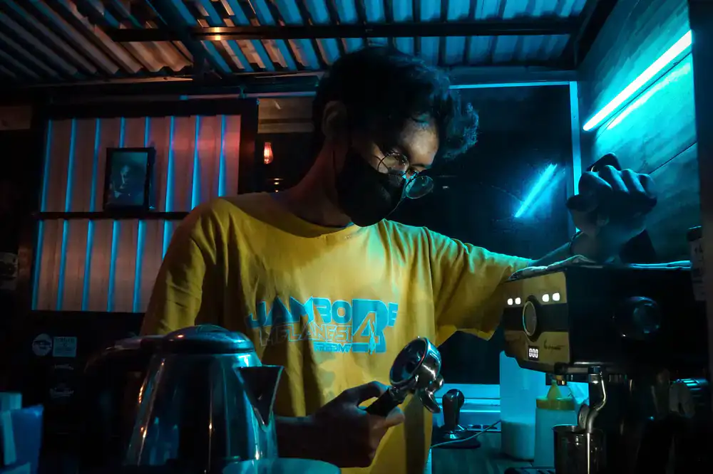 Barista preparing drinks at the gaming lounge